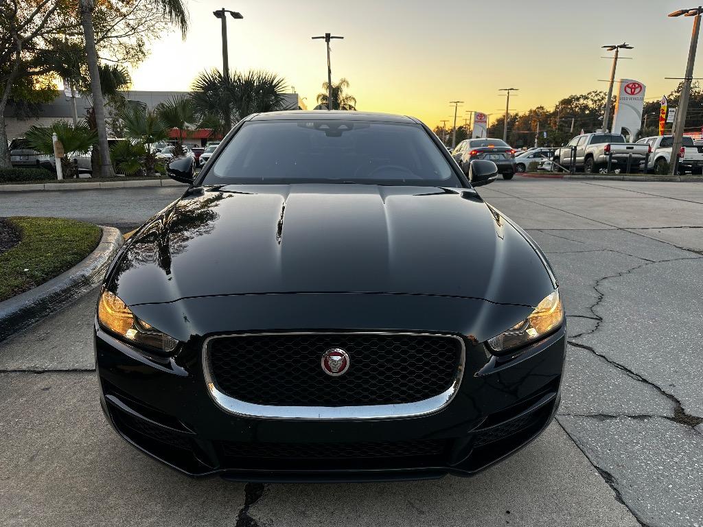 2019 Jaguar XE Premium's photo