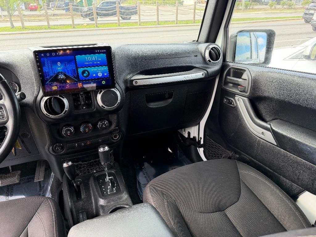 2015 Jeep Wrangler Unlimited Sahara - Photo 22