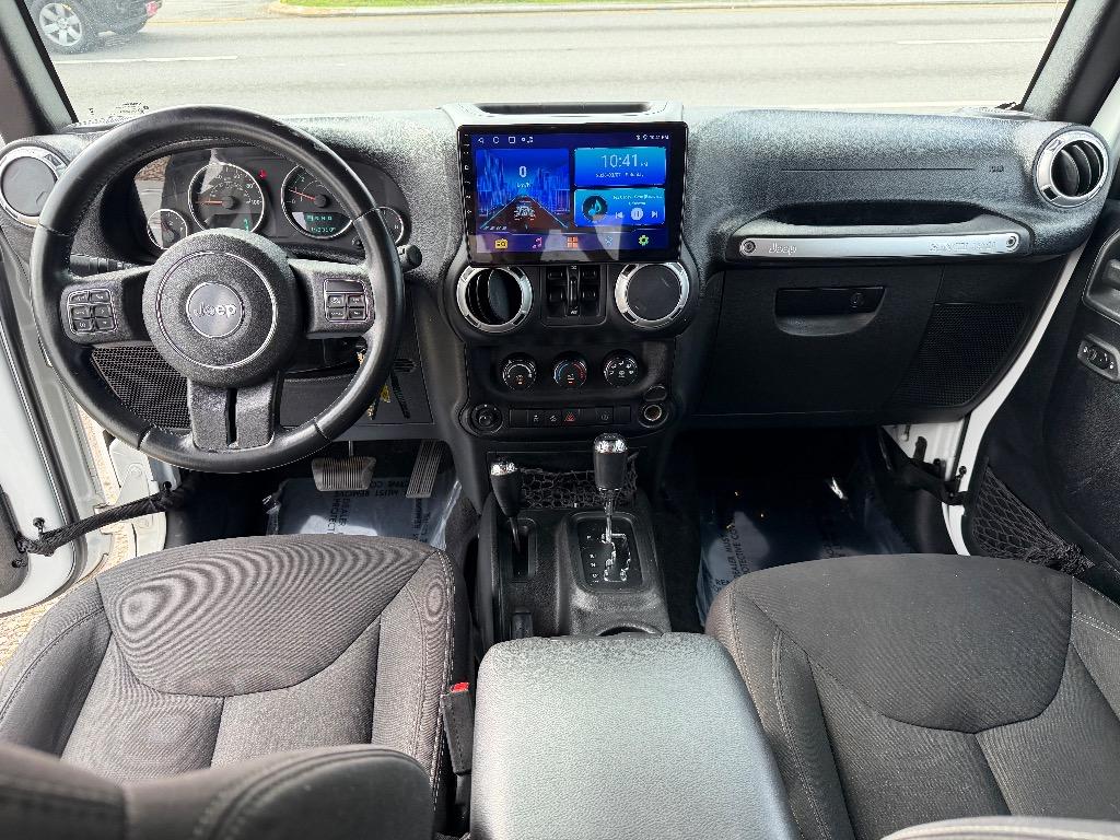 2015 Jeep Wrangler Unlimited Sahara - Photo 19