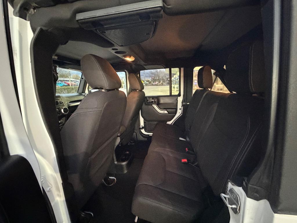 2015 Jeep Wrangler Unlimited Sahara - Photo 12