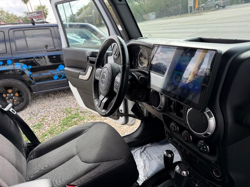2015 Jeep Wrangler Unlimited Sahara - Photo 23