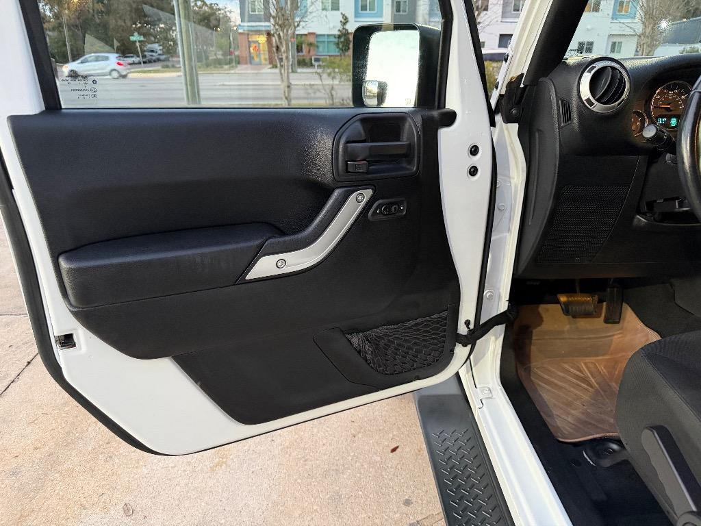 2015 Jeep Wrangler Unlimited Sahara - Photo 18