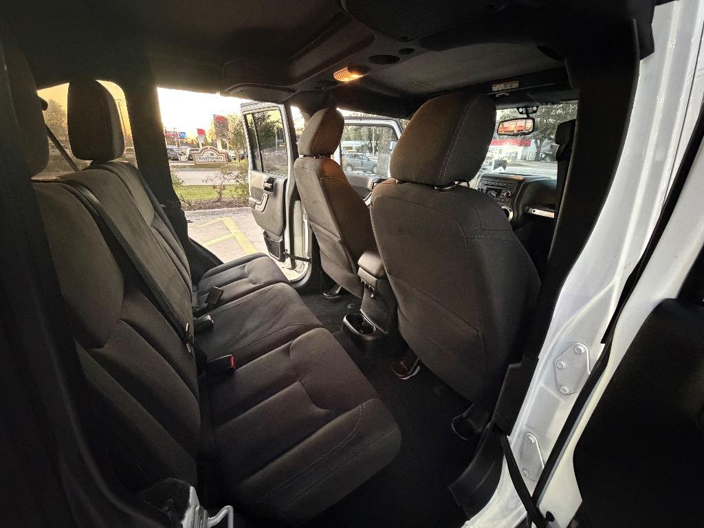 2015 Jeep Wrangler Unlimited Sahara - Photo 13
