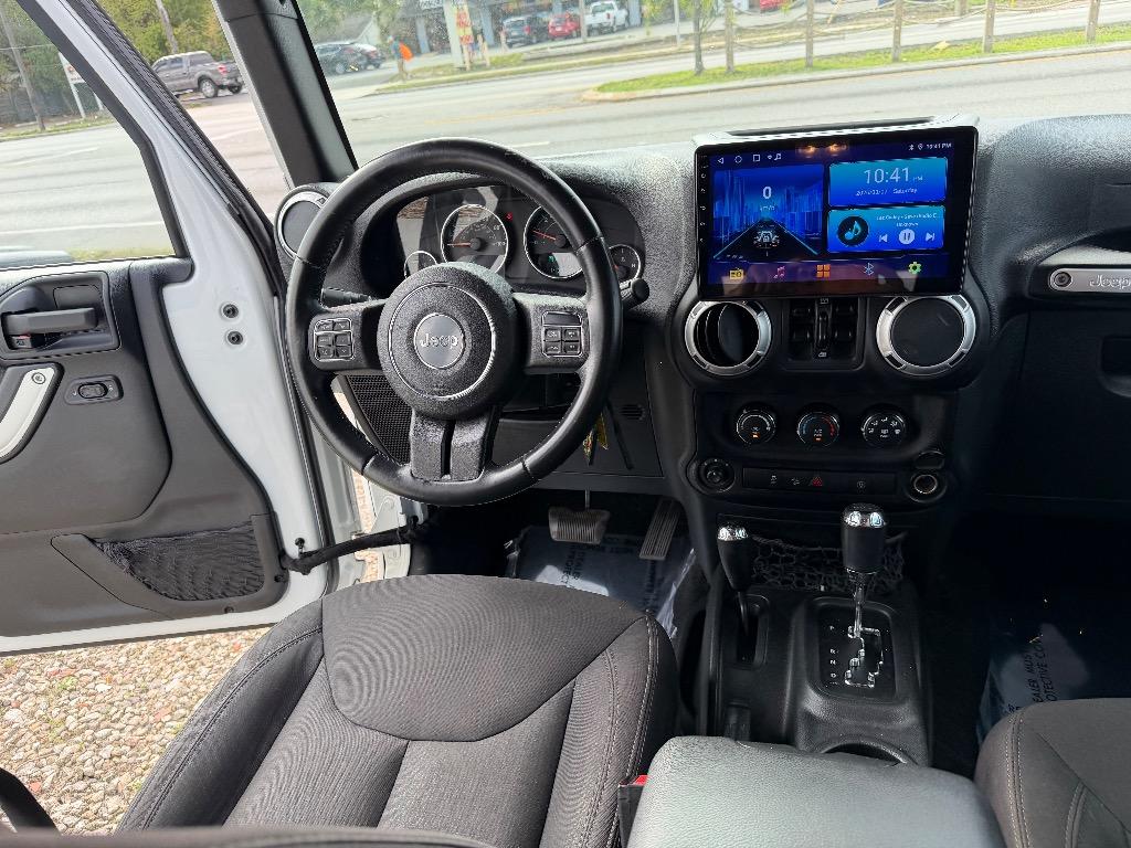 2015 Jeep Wrangler Unlimited Sahara - Photo 20