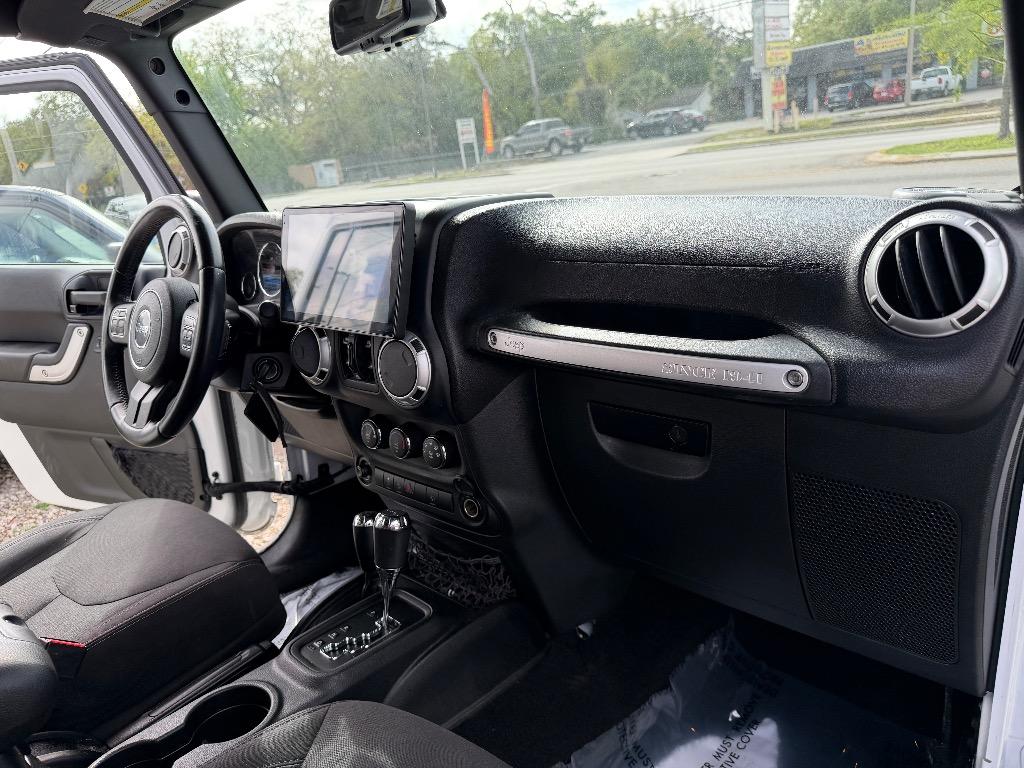 2015 Jeep Wrangler Unlimited Sahara - Photo 21