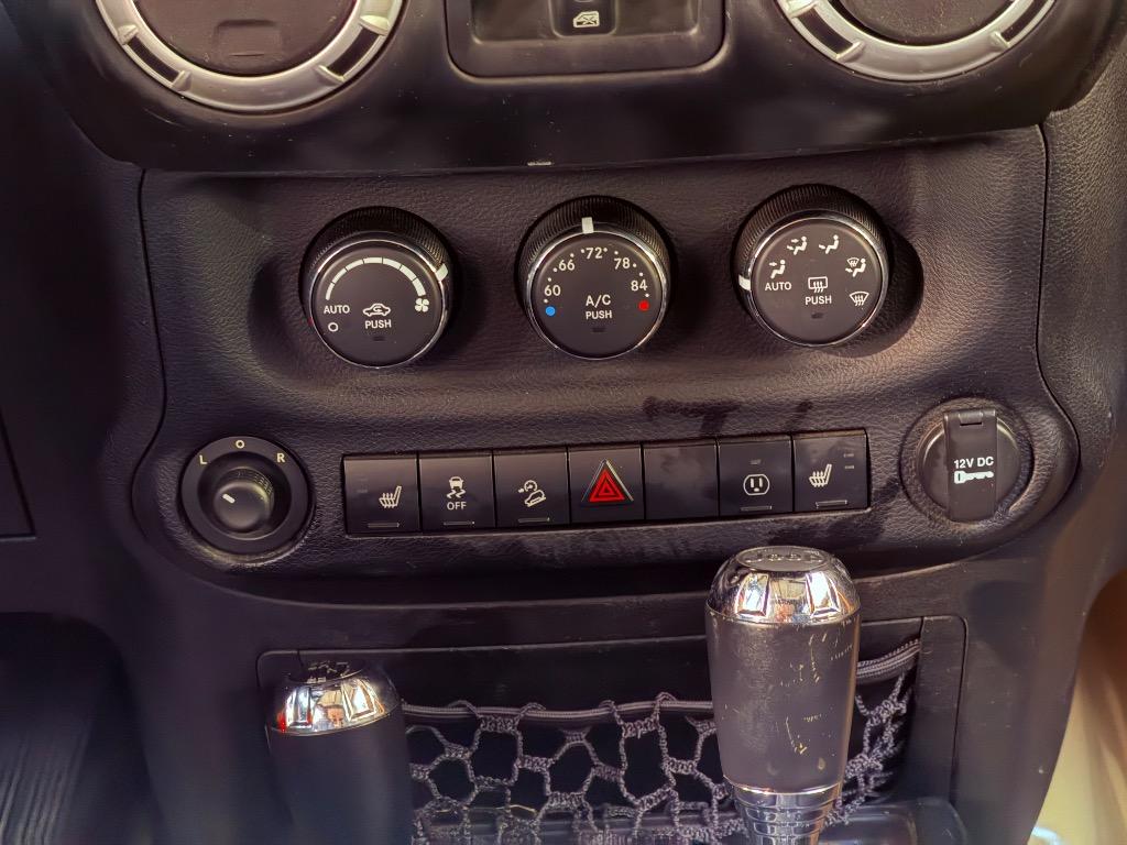 2013 Jeep Wrangler Unlimited Sahara - Photo 11