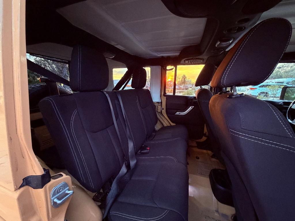 2013 Jeep Wrangler Unlimited Sahara - Photo 17