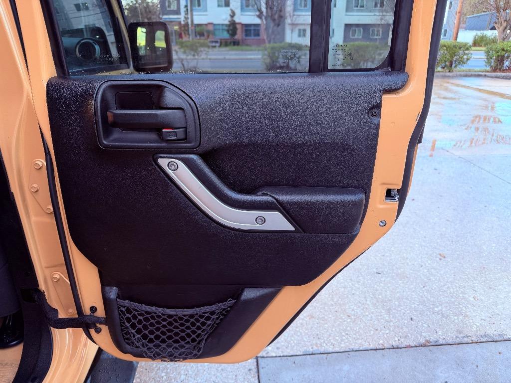 2013 Jeep Wrangler Unlimited Sahara - Photo 13
