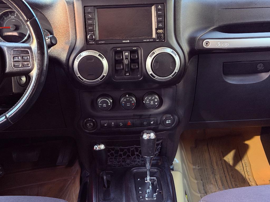 2013 Jeep Wrangler Unlimited Sahara - Photo 15