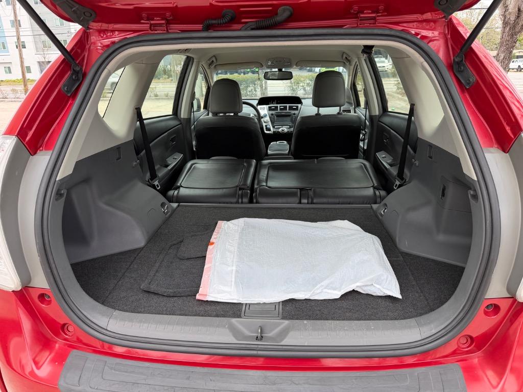 2012 Toyota Prius v Five - Photo 29