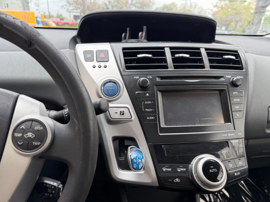 2012 Toyota Prius v Five - Photo 19