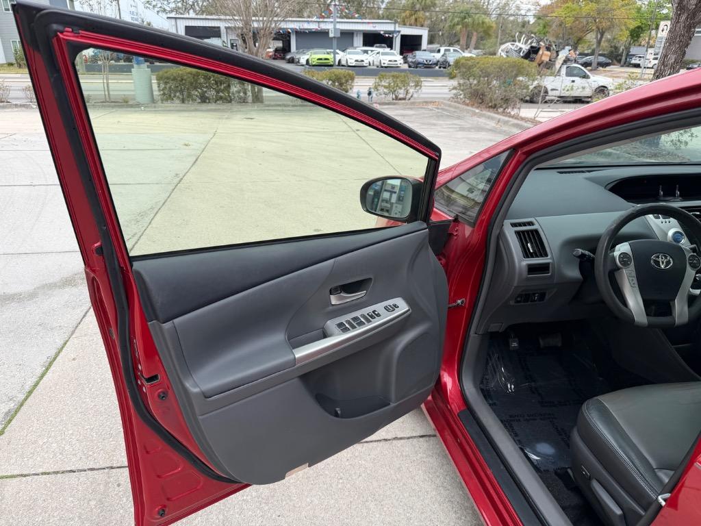 2012 Toyota Prius v Five - Photo 16