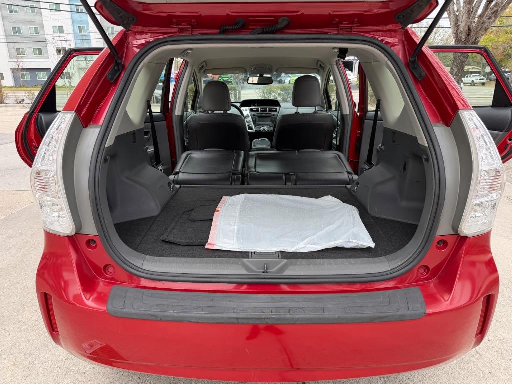 2012 Toyota Prius v Five - Photo 28