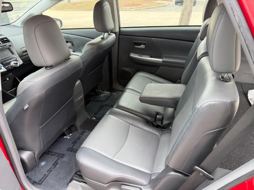 2012 Toyota Prius v Five - Photo 24