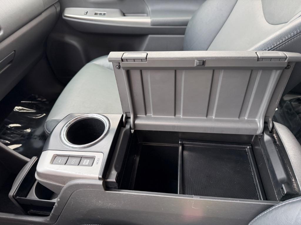 2012 Toyota Prius v Five - Photo 21